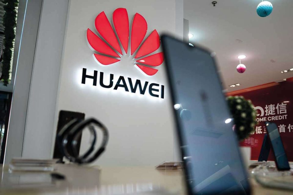 Google limita l'accesso di Huawei al codice Android
