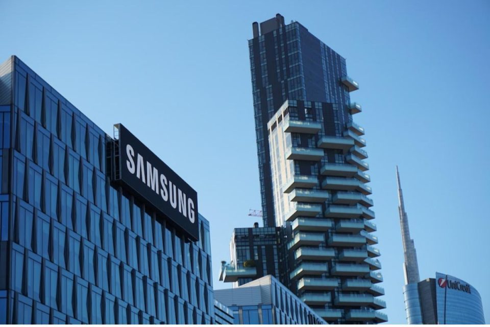 Continua la flessione dei chip e l'utile del secondo trimestre di Samsung è sceso del 95% mentre