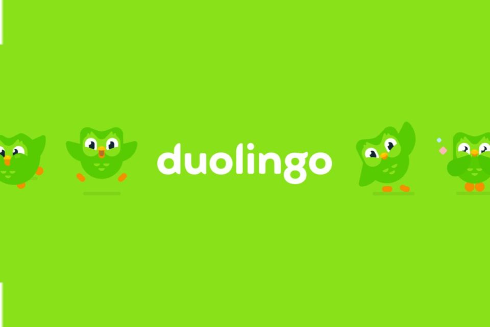 Duolingo si rivolge all'intelligenza artificiale per generare contenuti e taglia il 10% dei suoi appaltatori